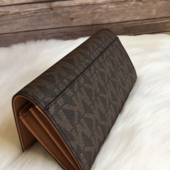 Michael Kors LARGE carryall brown acorn wallet - Picture 8 of 8